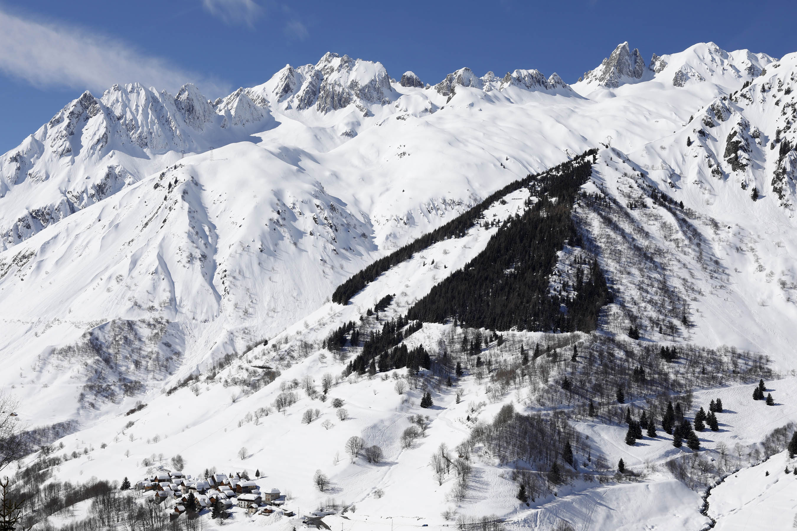 900 ans face aux avalanche : un documentaire sur l'histoire du village de Celliers, dans le massif de la Lauzière (Savoie, France)